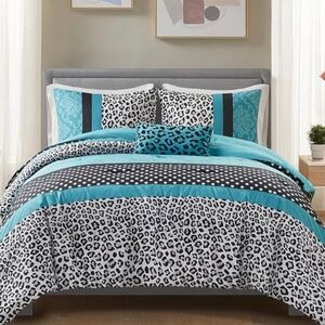 Camille 4-Piece Teal Microfiber Full/Queen Leopard Print Comforter Set